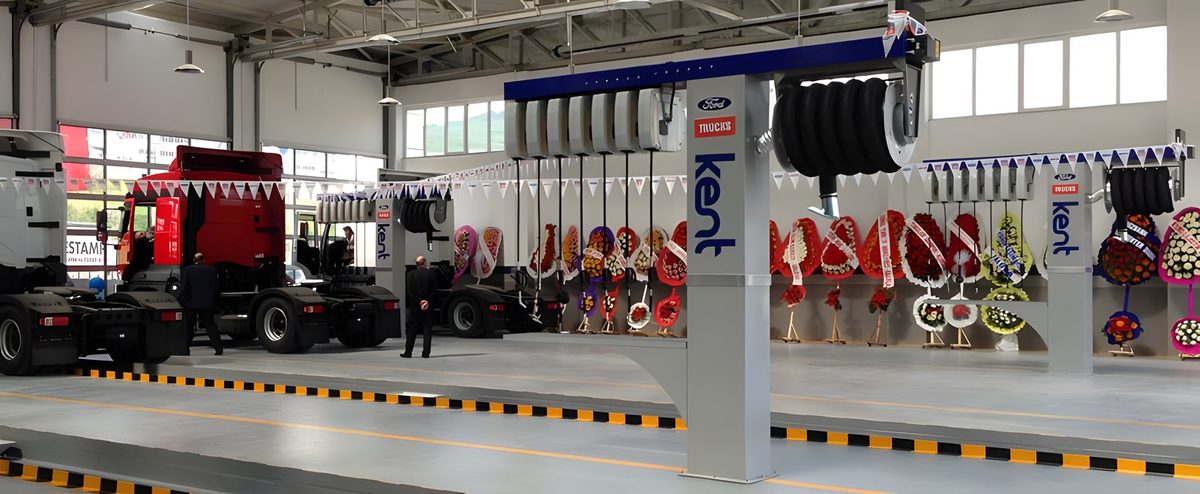 Ford Trucks yetkili servisinde Kent ekipman kolonları